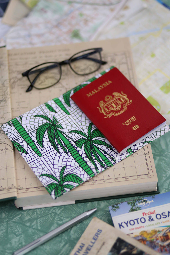 Kasturi Passport Holder - Palm Green