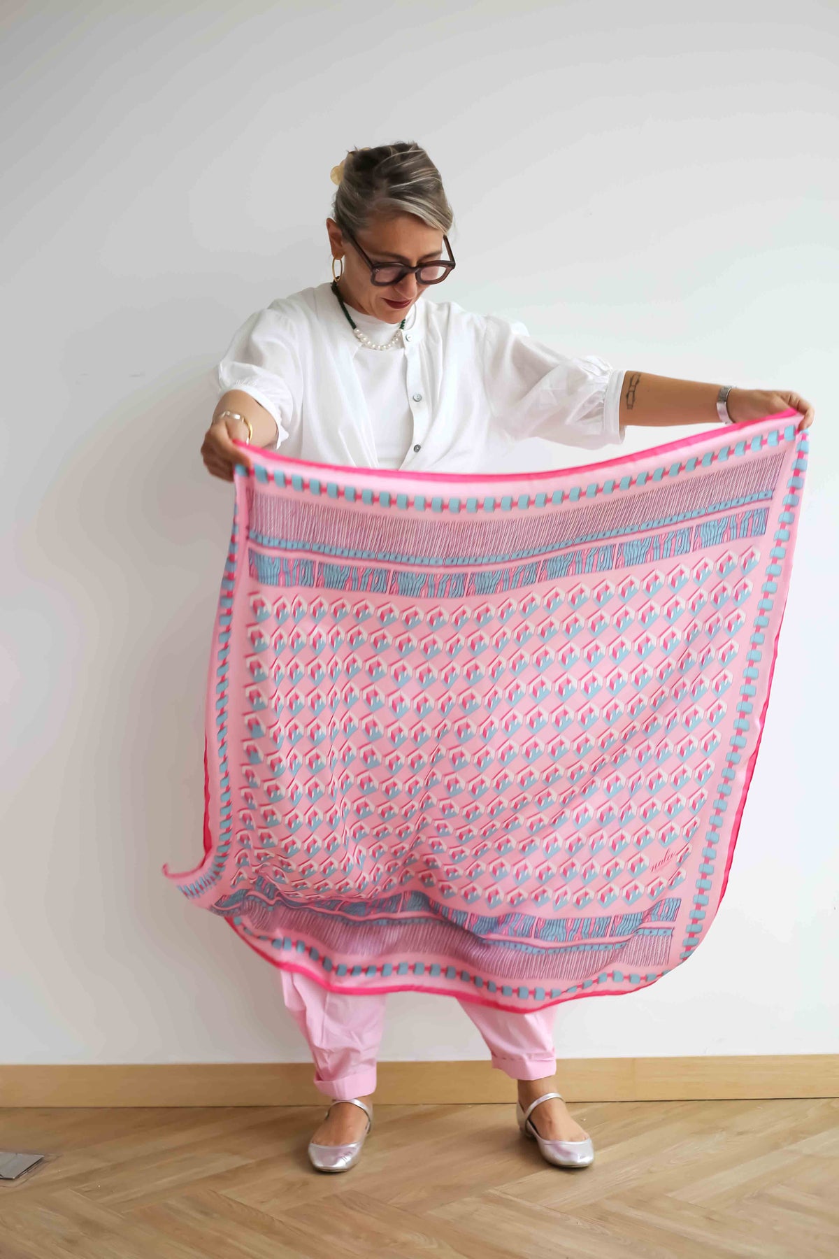 Scarf Pink Room