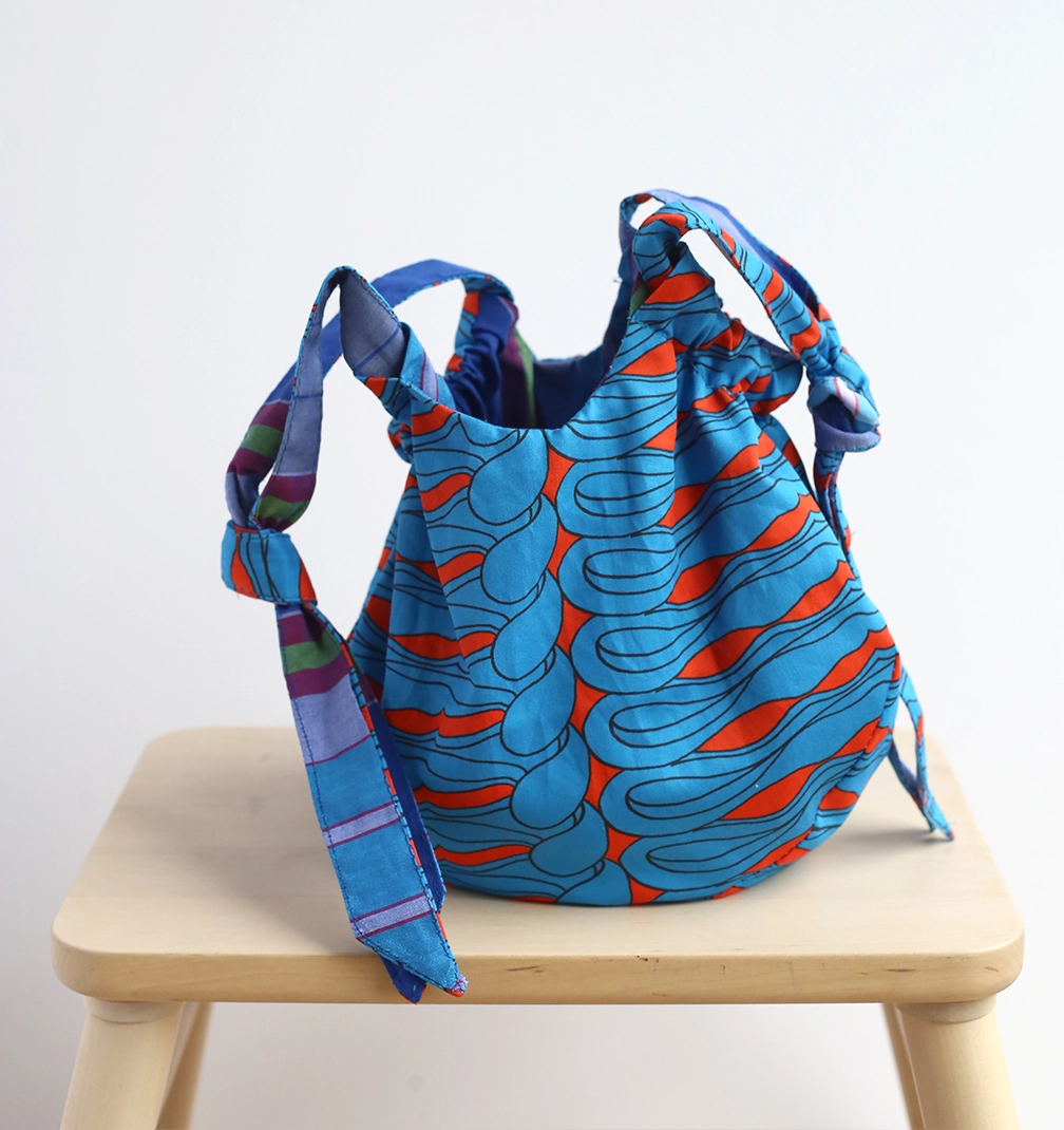 tote 3 The skirt that thinks it is a painting.