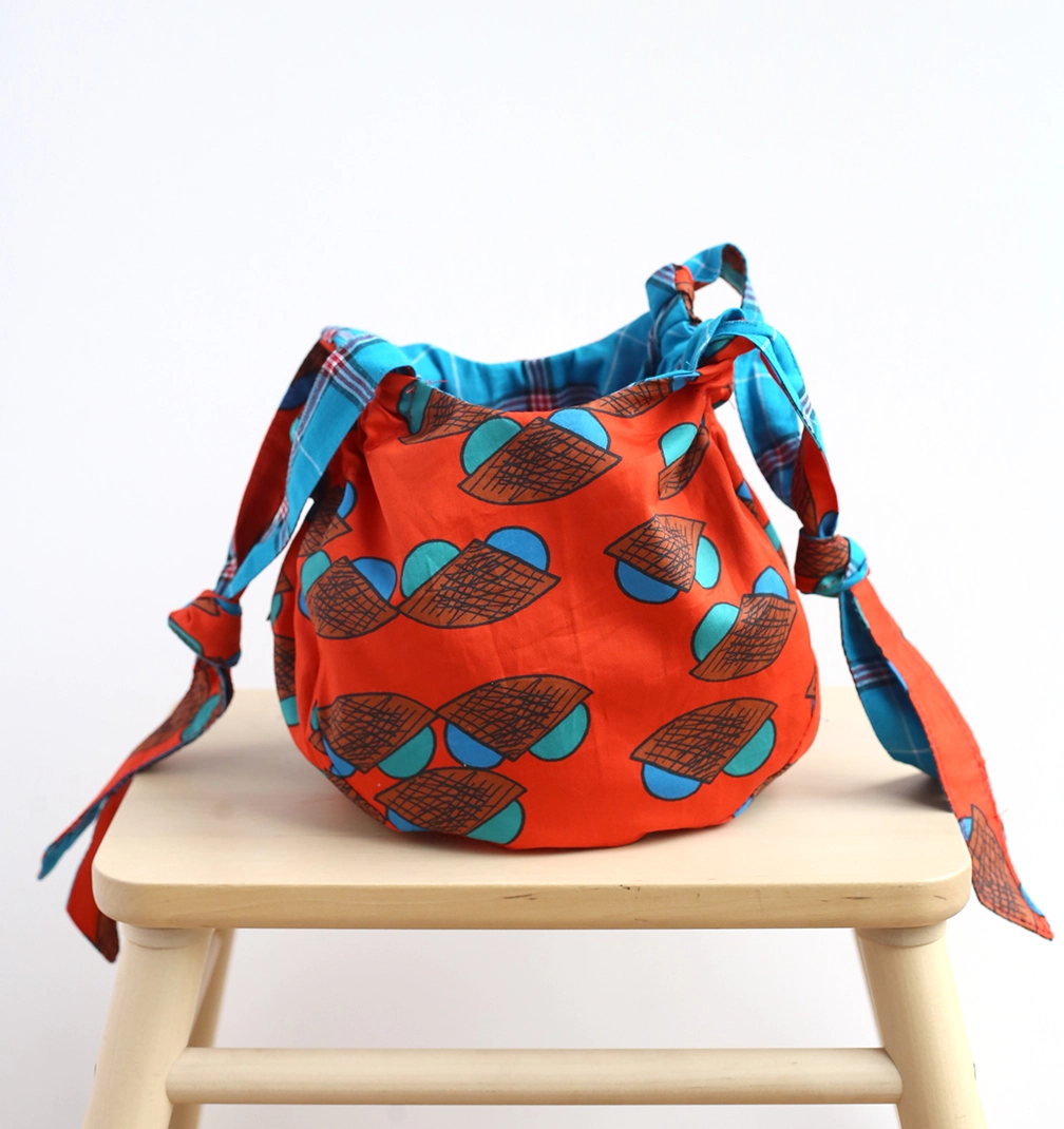 tote 5 The skirt that thinks it is a painting.