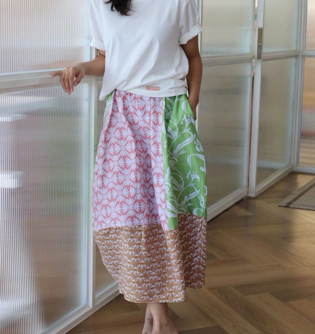 ballon skirt 3 The skirt that thinks it is a painting.