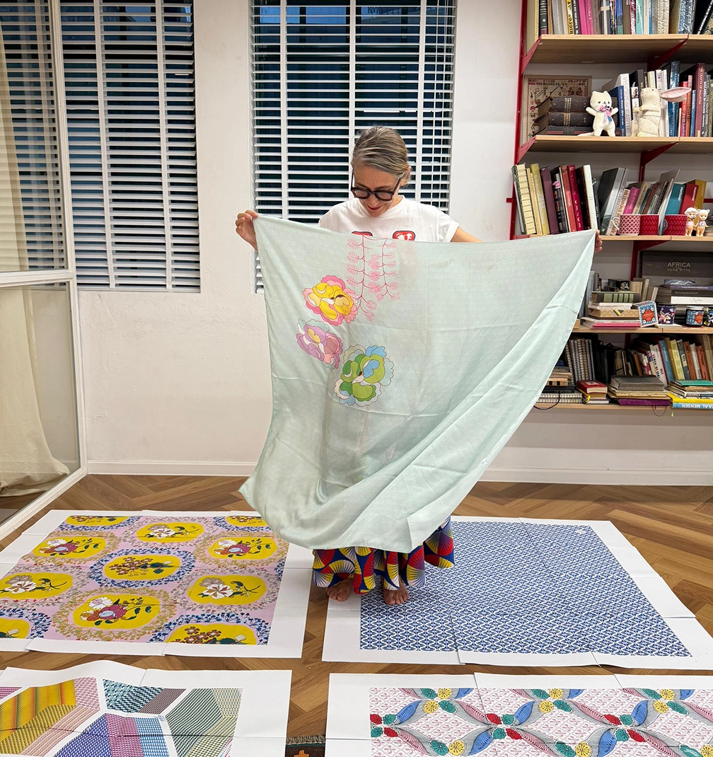 scarfs 4 The skirt that thinks it is a painting.