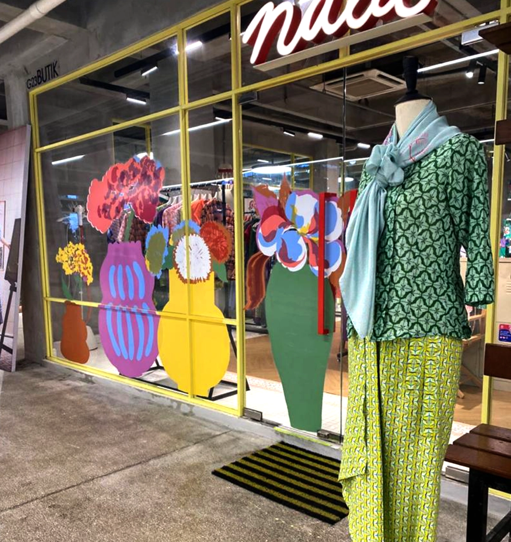 VC 2 The skirt that thinks it is a painting.