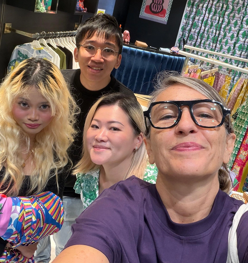 great world 5 The skirt that thinks it is a painting.