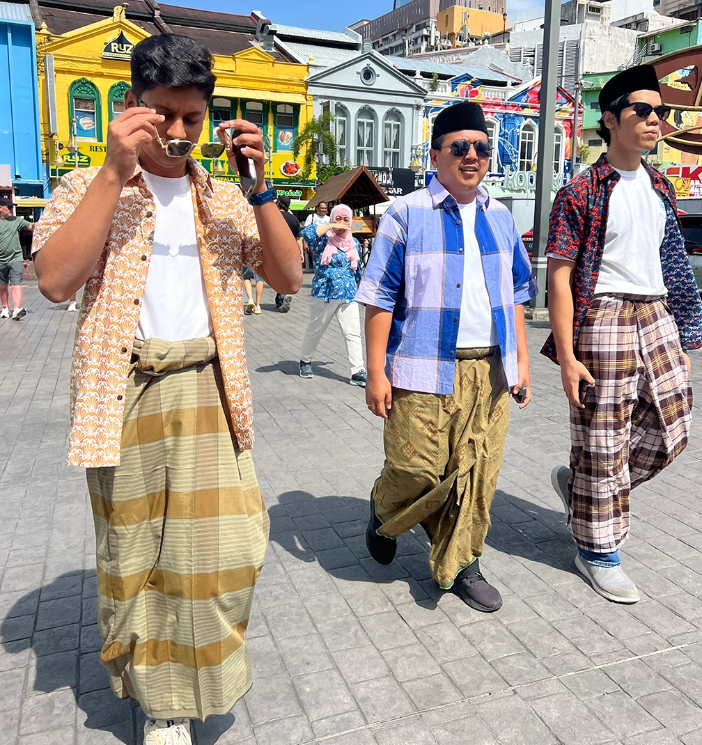 shirts 4 The skirt that thinks it is a painting.