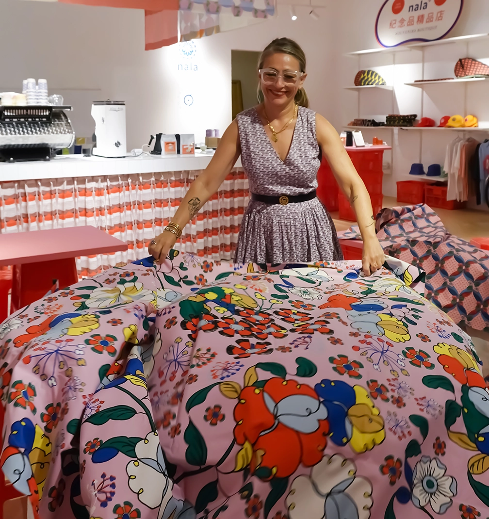 table cloths 3 The skirt that thinks it is a painting.