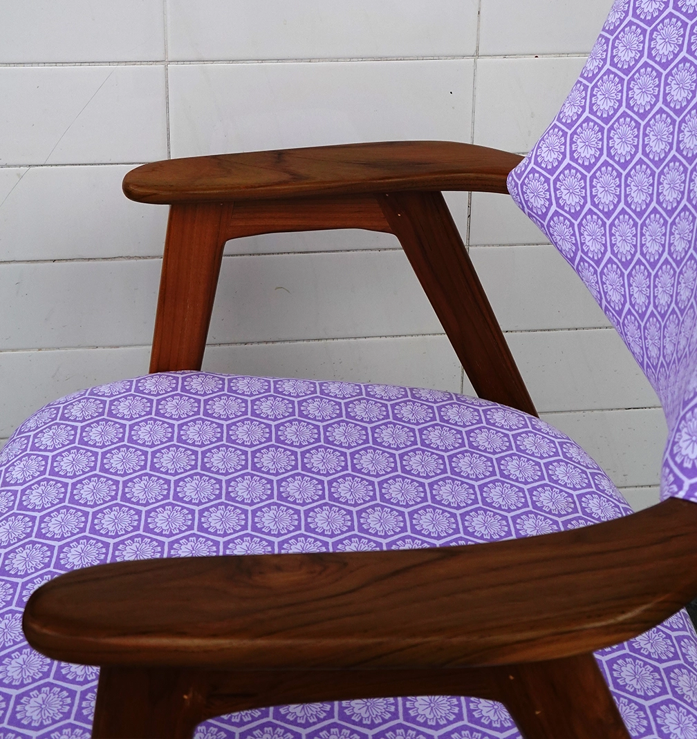 chairs 4 The skirt that thinks it is a painting.