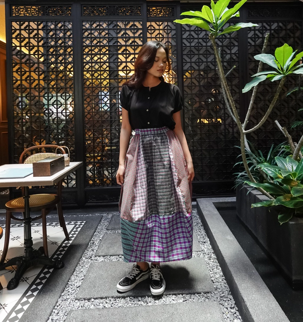 pelikat new 5 The skirt that thinks it is a painting.